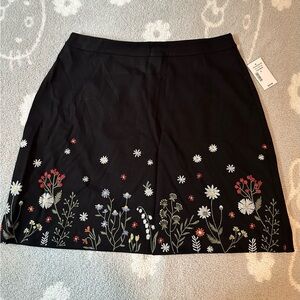 Women’s Ricki’s black flower patterned mini stretchy skirt size large